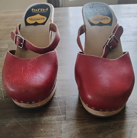 Red Swedish Hasbeens clogs - Picture 3 of 4